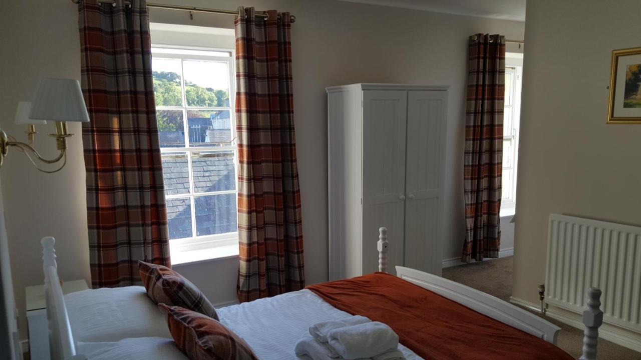 Central Bar Guesthouse Cushendall Exterior foto