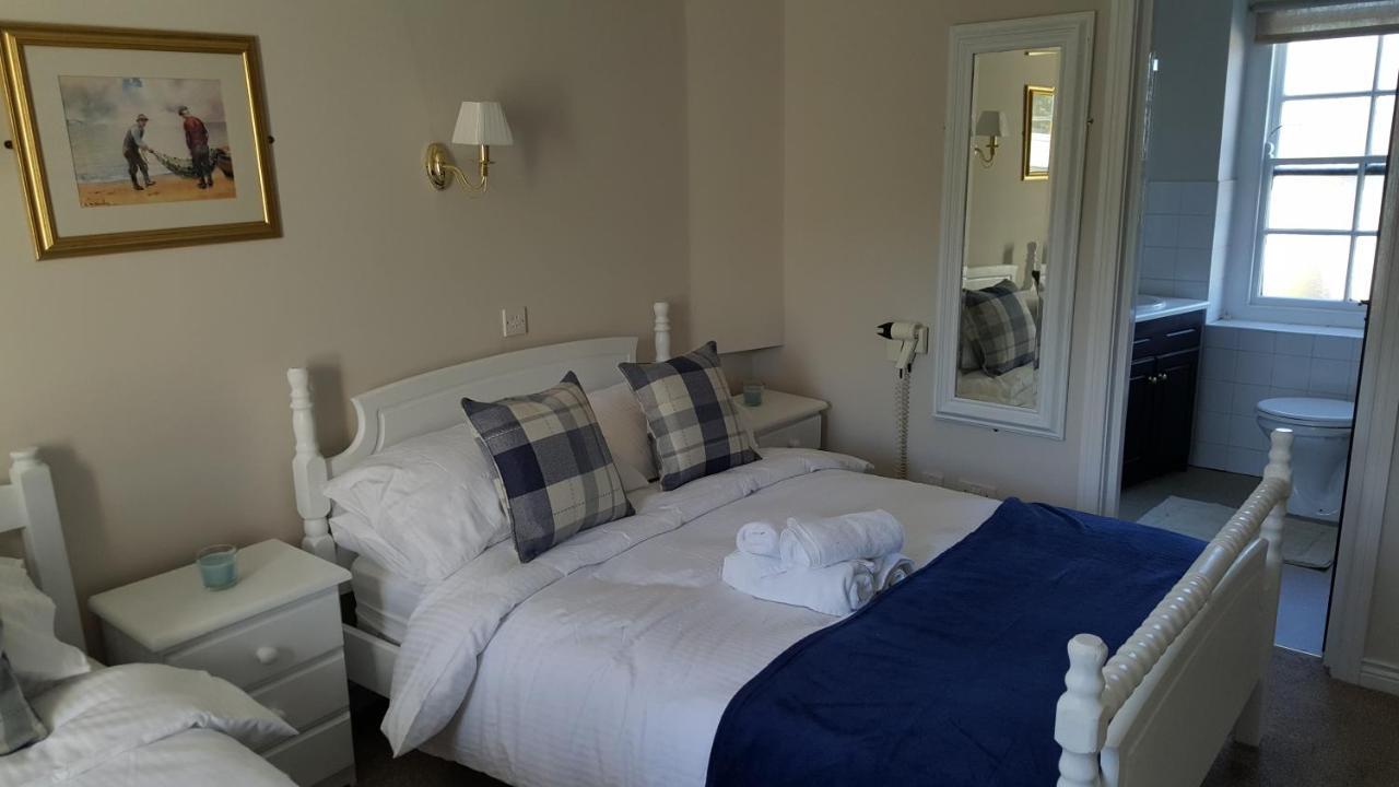 Central Bar Guesthouse Cushendall Exterior foto